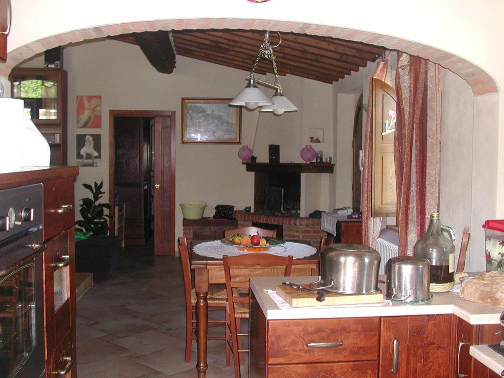 בית הארחה Valli 	Casale Il Colombaio Di Toiano מראה חיצוני תמונה